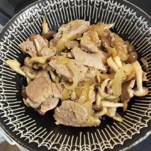 豚ヒレ肉とシメジの粒マスタード炒め